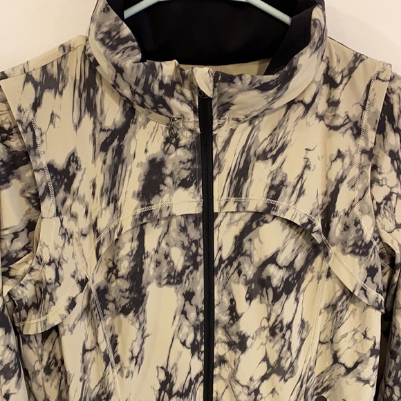 Drifit lulu lemon jacket - Picture 2 of 2